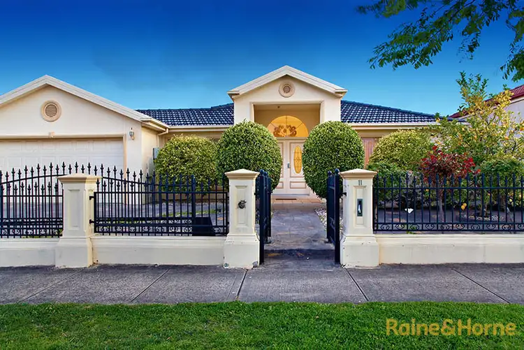 11 Tenterfield Drive, Narre Warren South VIC 3805