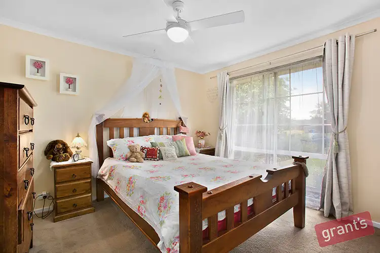 Fifth view of Homely house listing, 16 Rowen Court, Cranbourne North VIC 3977