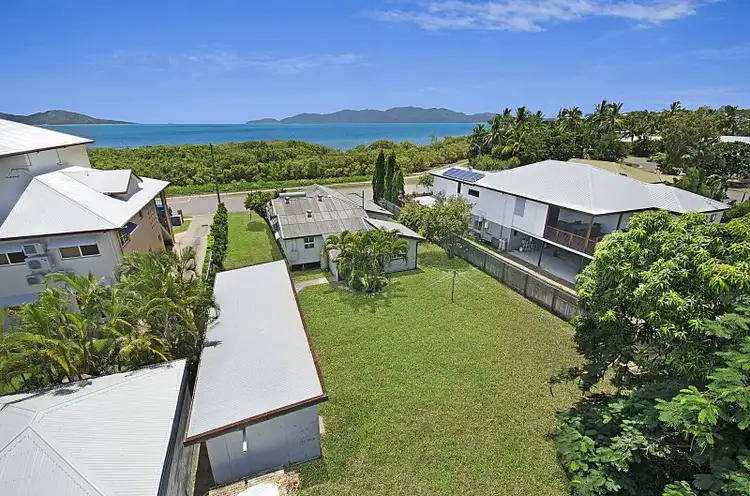 92 The Esplanande, Belgian Gardens QLD 4810