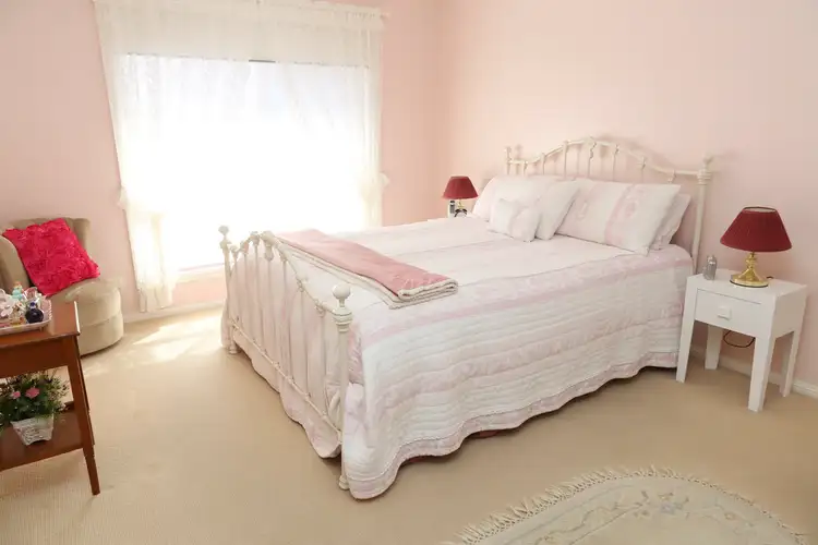 Seventh view of Homely house listing, 1 Theeuff Place, Griffith NSW 2680