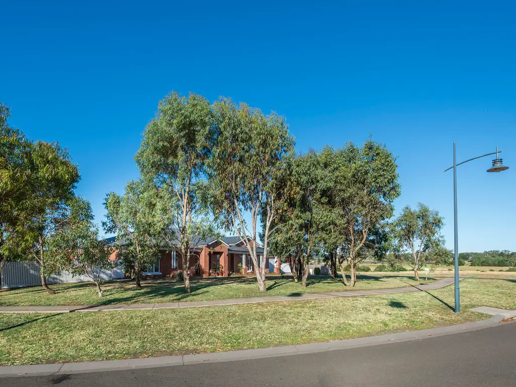 Main view of Homely house listing, 2 Martin Place, Kyneton VIC 3444