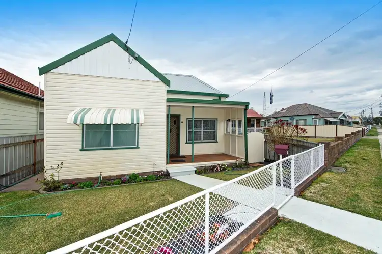 70 Fullerton St, Stockton NSW 2295