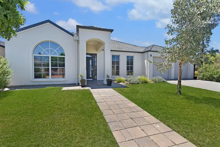18 Weatherstone Cres, Mawson Lakes SA 5095