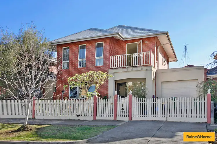 7 Central Park Avenue, Maribyrnong VIC 3032