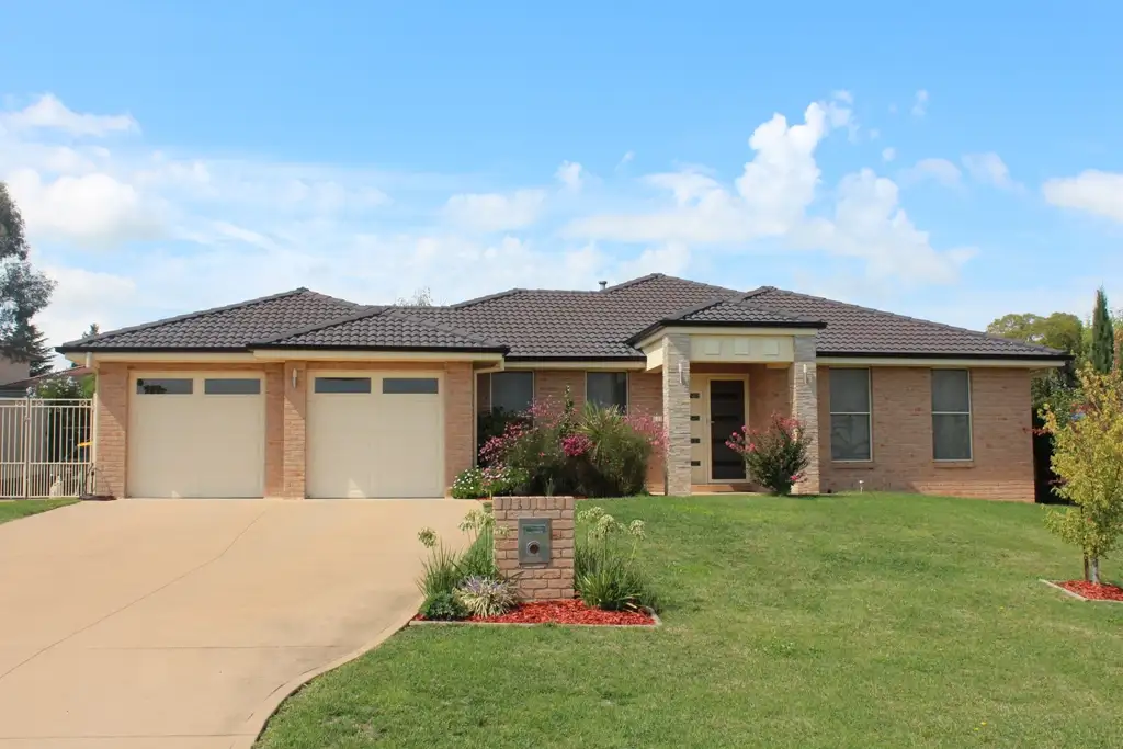 Main view of Homely house listing, 11 Walpole Close, Kelso NSW 2795