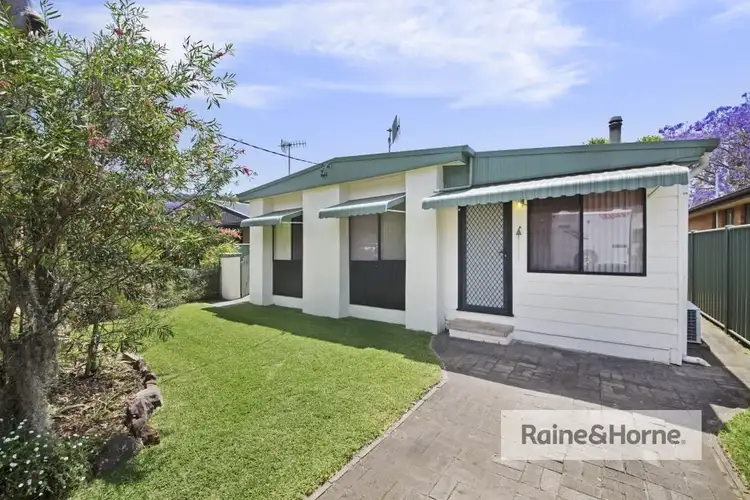 17 Lakeview Parade, Umina Beach NSW 2257