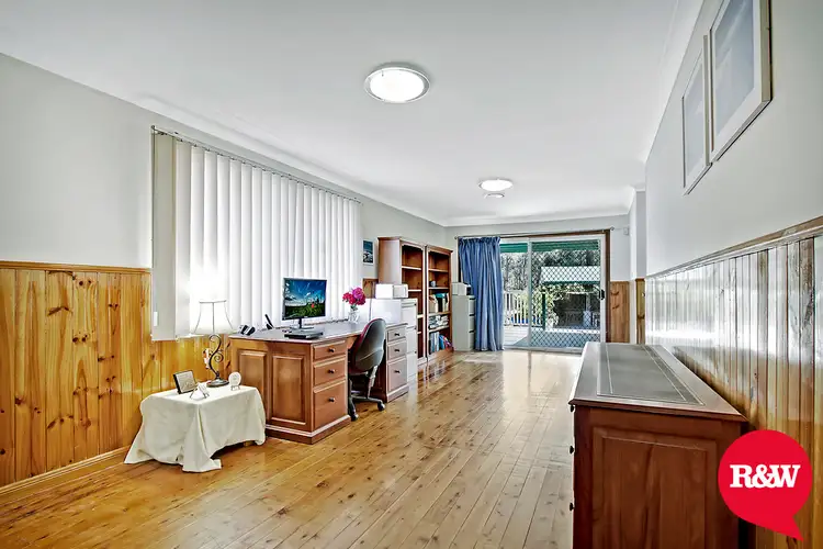 10 Lucena Crescent, Lethbridge Park NSW 2770