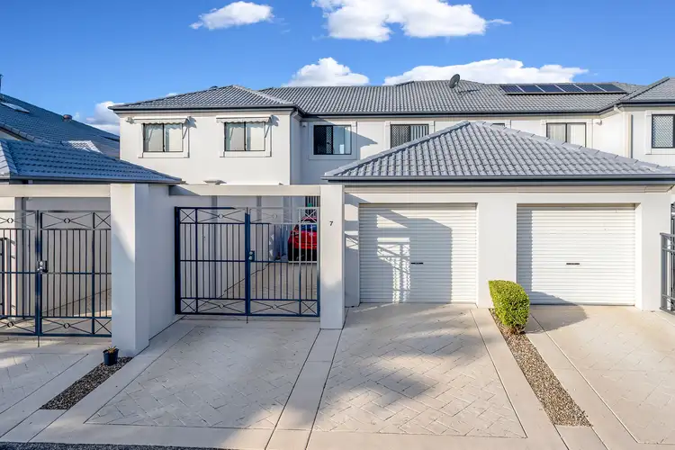 7/2 Bronberg Crt, Southport QLD 4215