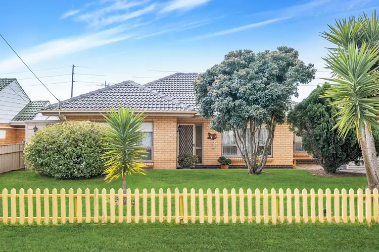 9 Graham Ave, Hackham SA 5163