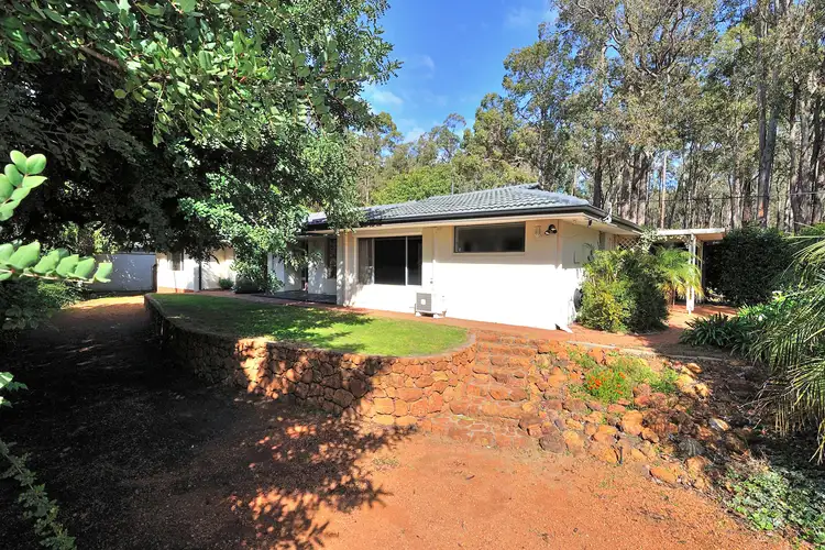 7 Henderson Road, Stoneville WA 6081