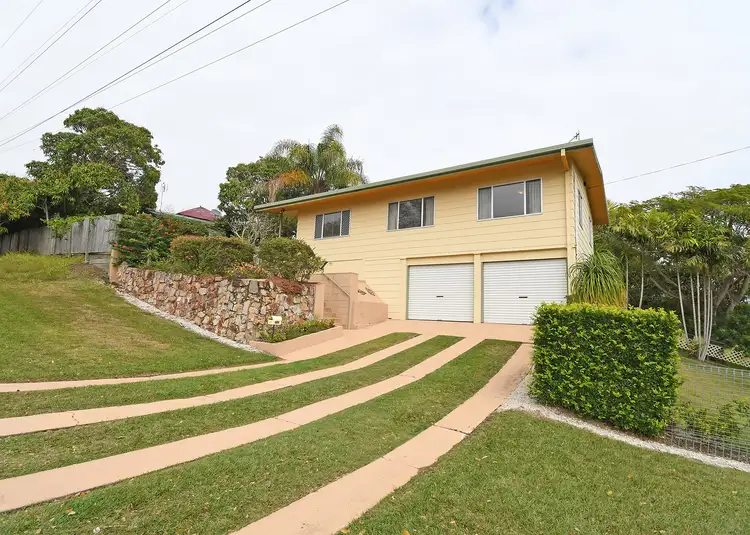 27 BIDEFORD STREET, Torquay QLD 4655
