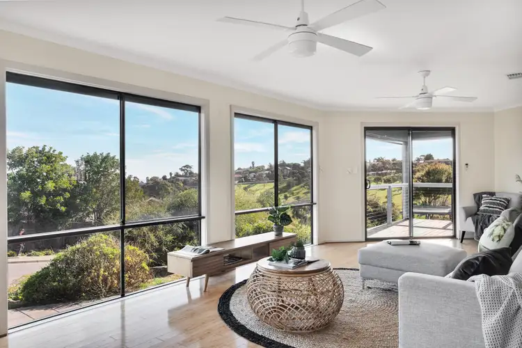 4 Rogana Crescent, Hallett Cove SA 5158