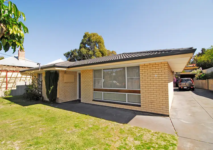 1a Adrian, Palmyra WA 6157