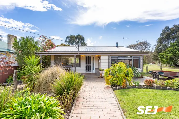 24 Whitelaw Street, Meeniyan VIC 3956