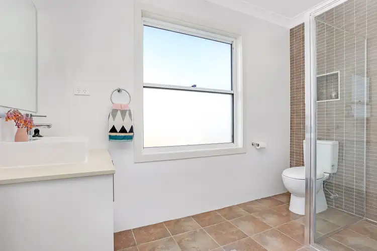 Fifth view of Homely house listing, 2/9 The Arches, Kanahooka NSW 2530