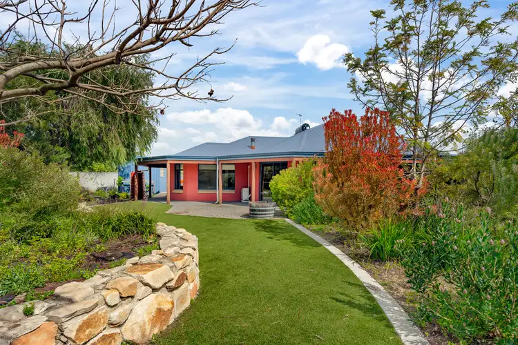 8 Clare Row, College Grove WA 6230