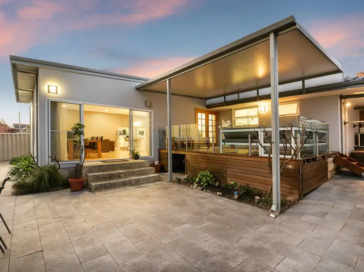 29 Redwood Crescent, Melville WA 6156