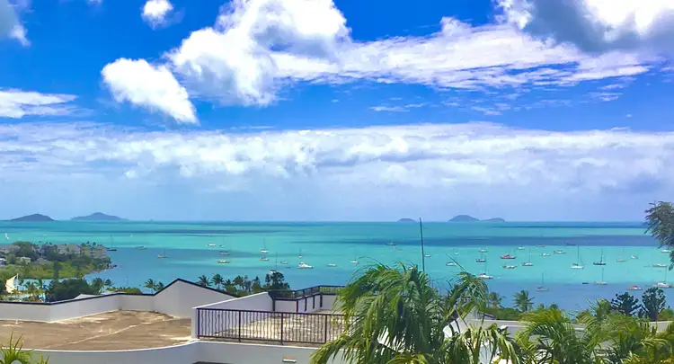 15/10 Golden Orchid Drive