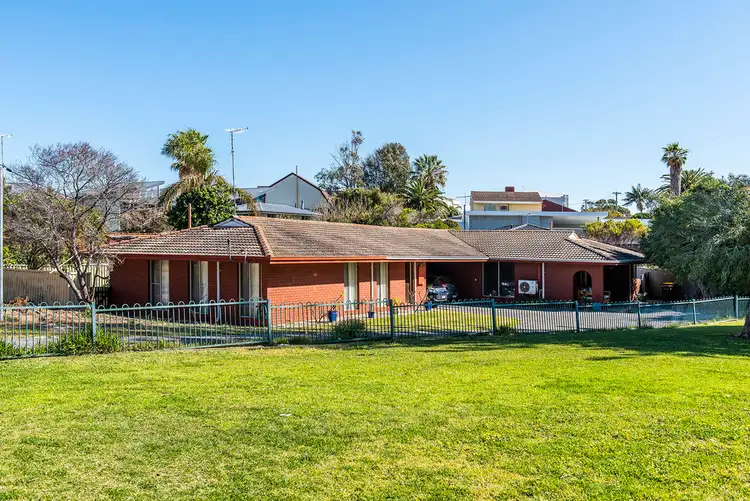 10 & 12 Fyfe Court, Trigg WA 6029