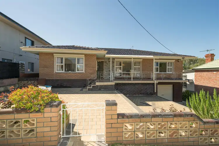 16 Sea View Street, Beaconsfield WA 6162