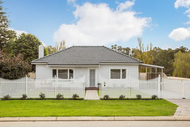 15 Beverley Terrace, South Guildford WA 6055