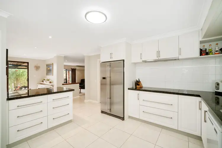 7 Selkirk Road, Mundaring WA 6073