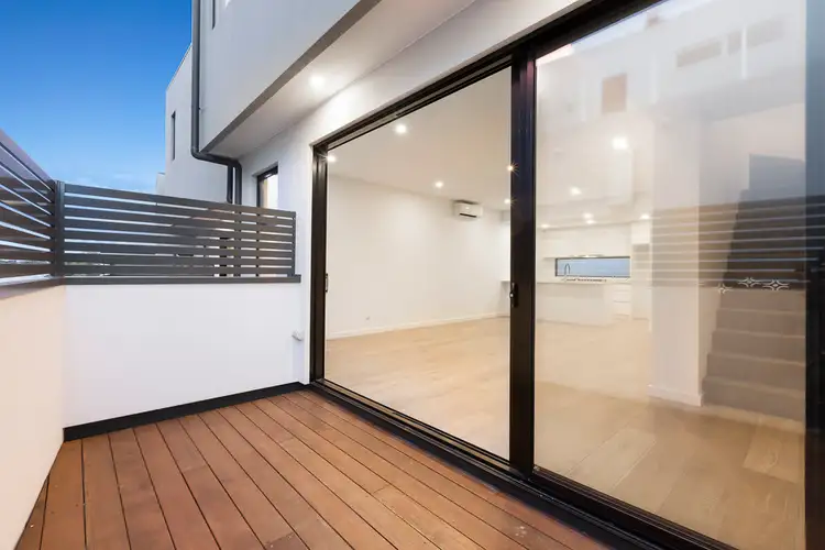 Fourth view of Homely townhouse listing, 2/18 Nepean Highway, Seaford VIC 3198