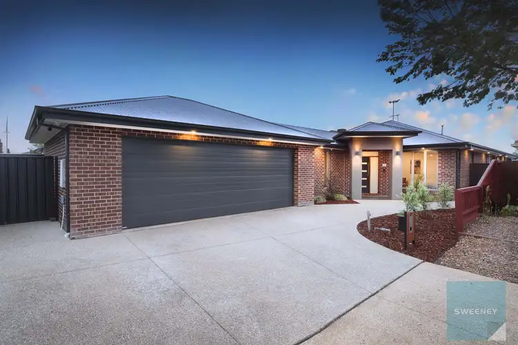 2 Salamanca Place, Taylors Hill VIC 3037