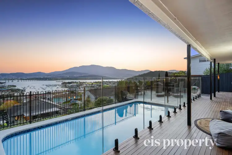 5 Karoola Crescent, Lindisfarne TAS 7015