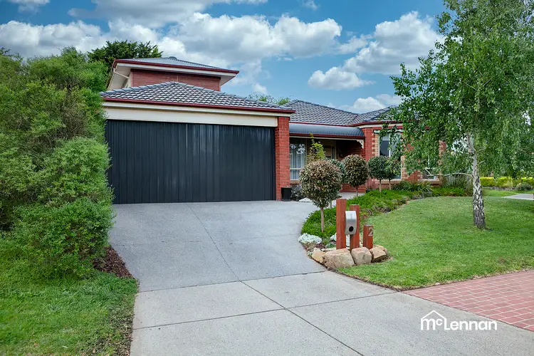 2 Friendship Close, Cranbourne West VIC 3977