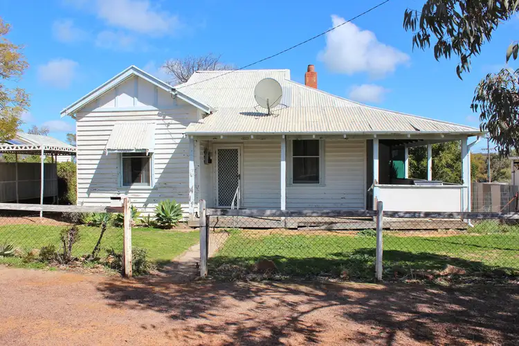 16 Stickland St, Wongan Hills WA 6603