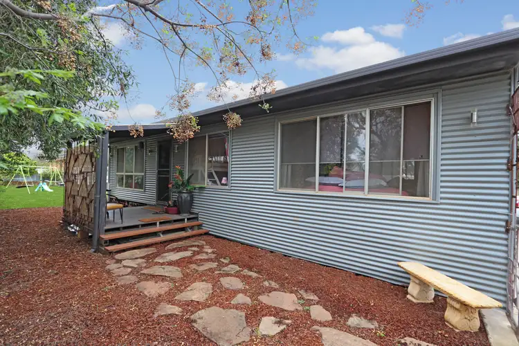 100 Tonkin Street, Temora NSW 2666