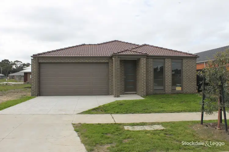 8 Revelstoke Crescent, Pakenham VIC 3810