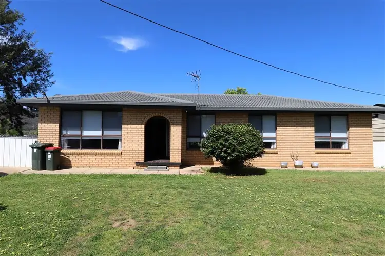 11 Lockhart Street, Adelong NSW 2729