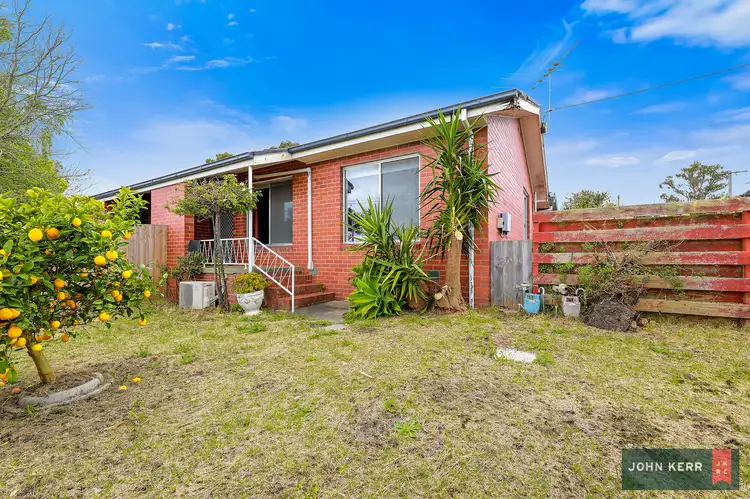 2/14 Balfour Street, Newborough VIC 3825