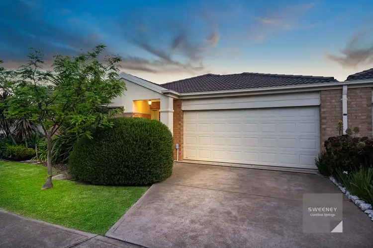 4 Tintern Loop, Hillside VIC 3037
