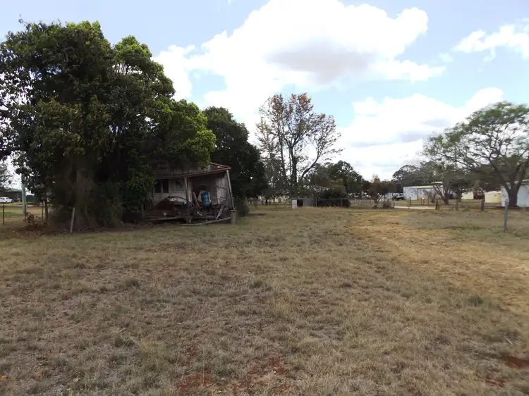 1 Gatacre st, Wooroolin QLD 4608