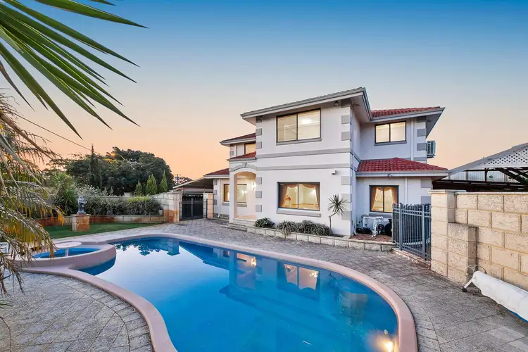 2 Bradshaw Crescent, Manning WA 6152
