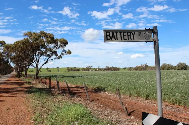 19 Battery St, Muluckine WA 6401