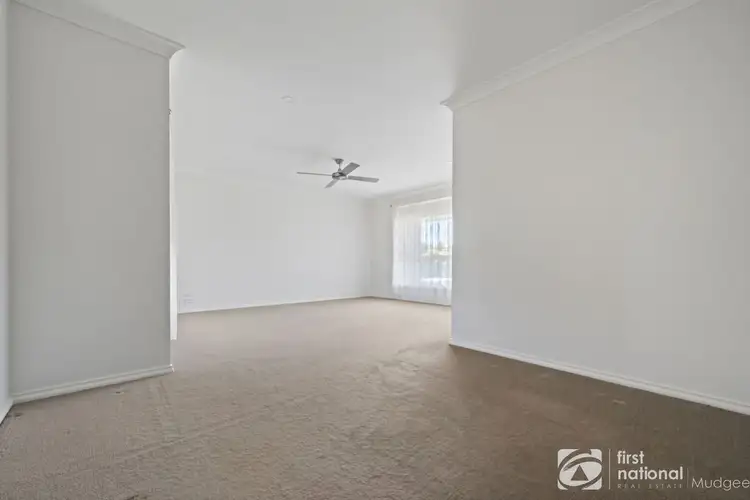 11 Lowana Close