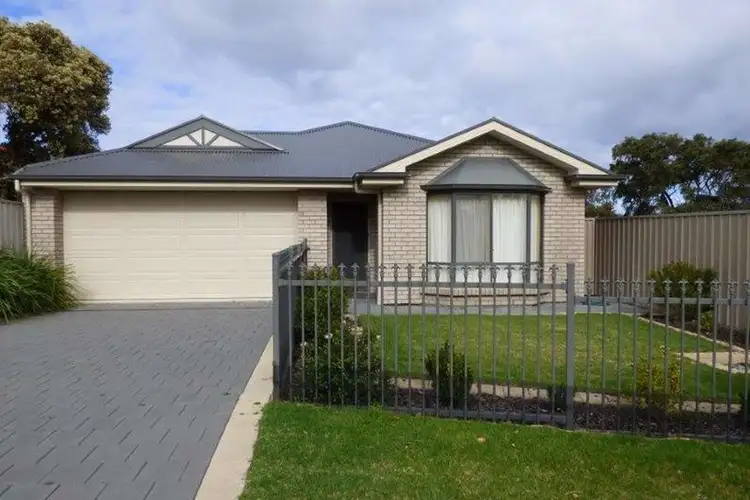 28 DUNDALK AVENUE, Mccracken SA 5211