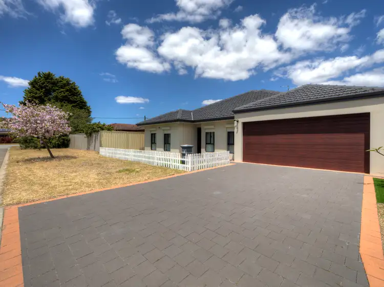4 Mcintosh Street, Queens Park WA 6107
