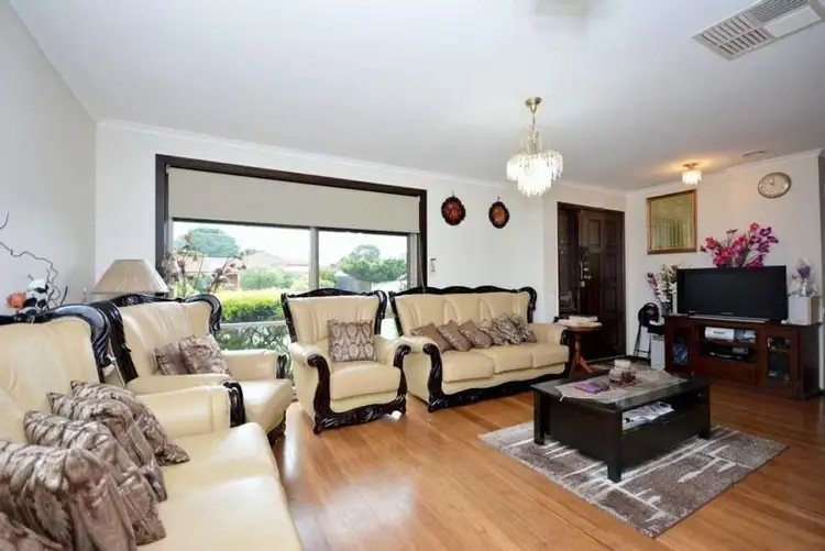 Sixth view of Homely house listing, 5 Cranleigh Place, Craigieburn VIC 3064