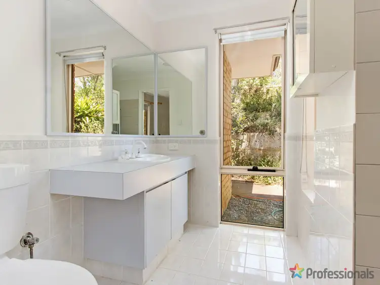 Fourth view of Homely house listing, 2 Farrier Court, Wellard WA 6170