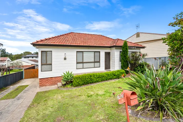 38 Chief Street, Belmont North NSW 2280