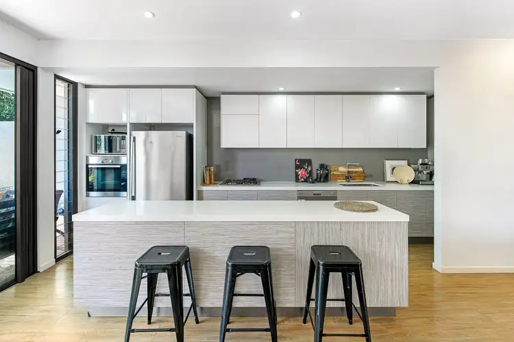 2/25 Muscovey Avenue, Paradise Point QLD 4216