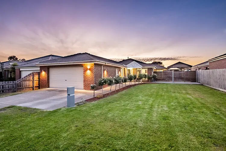 14 Dunferline Crescent, Cranbourne VIC 3977