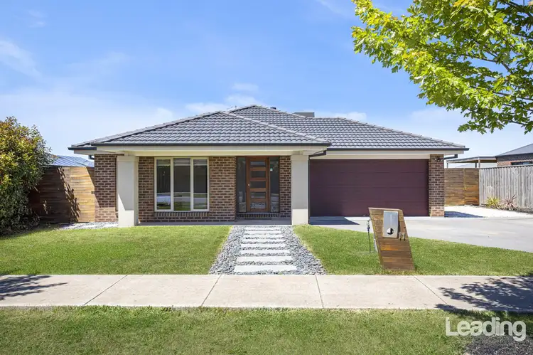11 Greenfields Boulevard, Romsey VIC 3434