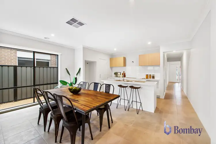 Fifth view of Homely house listing, 10 Lapilli Way, Craigieburn VIC 3064