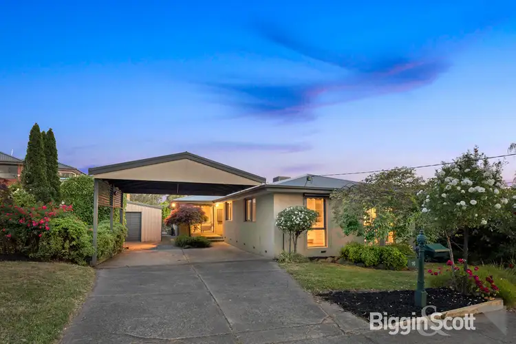 16 Winjallock Crescent, Vermont South VIC 3133